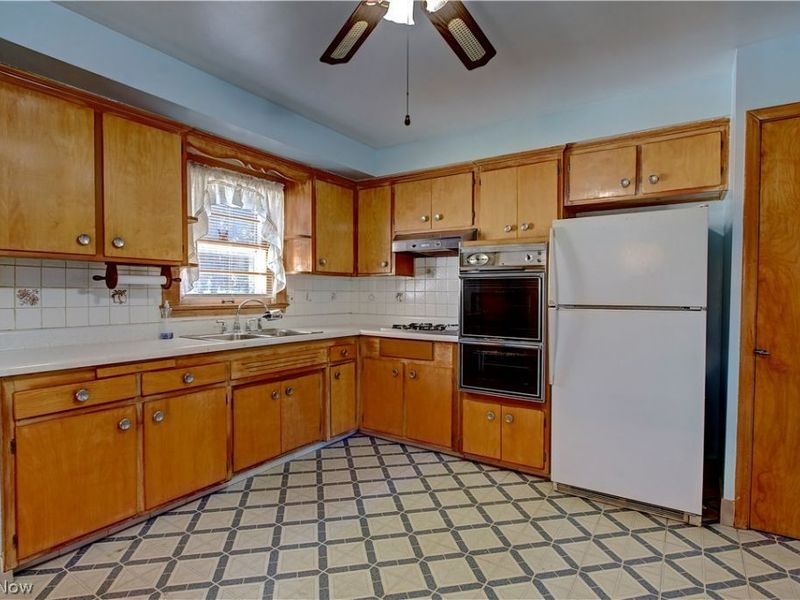 1679 Chelmsford Road, Mayfield Heights, OH 44124 Photo 12