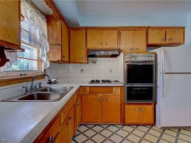 1679 Chelmsford Road, Mayfield Heights, OH 44124 Photo 13