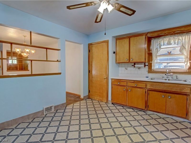 1679 Chelmsford Road, Mayfield Heights, OH 44124 Photo 14