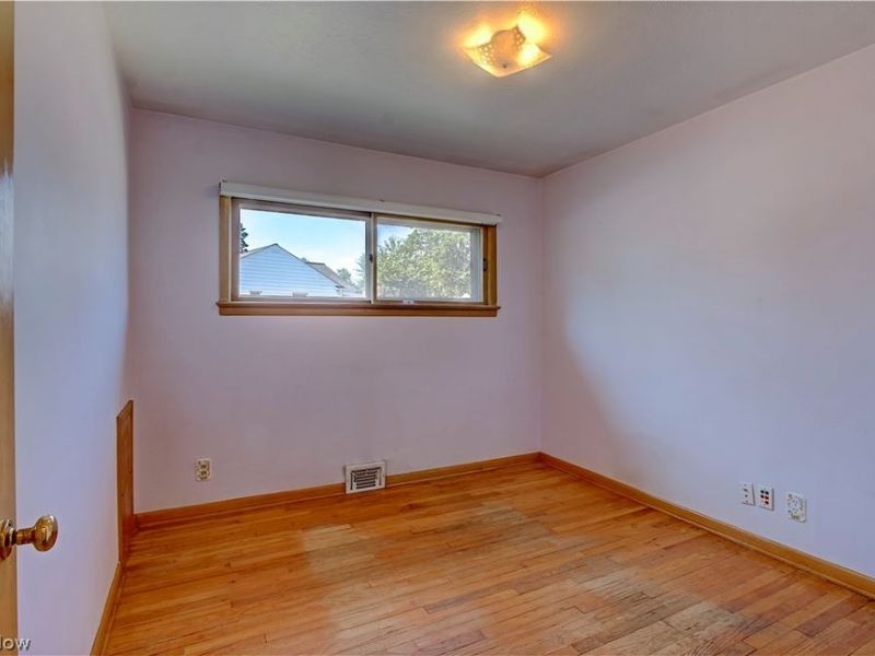 1679 Chelmsford Road, Mayfield Heights, OH 44124 Photo 17