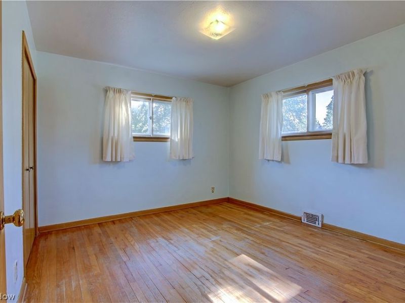 1679 Chelmsford Road, Mayfield Heights, OH 44124 Photo 19