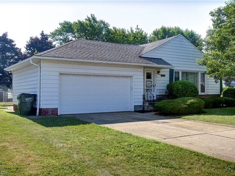 1679 Chelmsford Road, Mayfield Heights, OH 44124 Photo 2