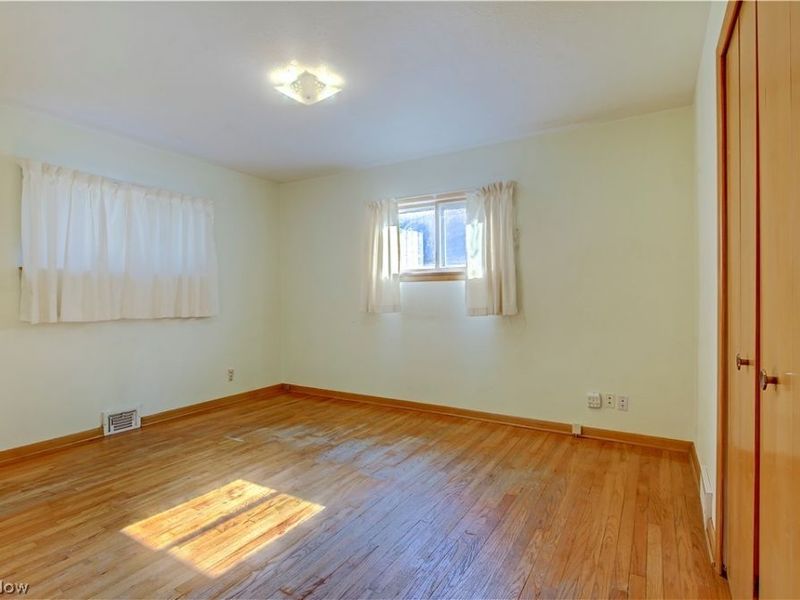 1679 Chelmsford Road, Mayfield Heights, OH 44124 Photo 21
