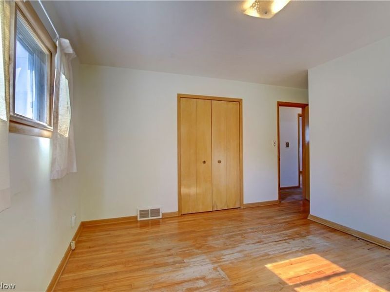 1679 Chelmsford Road, Mayfield Heights, OH 44124 Photo 23