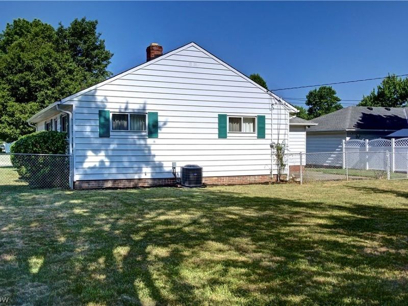 1679 Chelmsford Road, Mayfield Heights, OH 44124 Photo 32