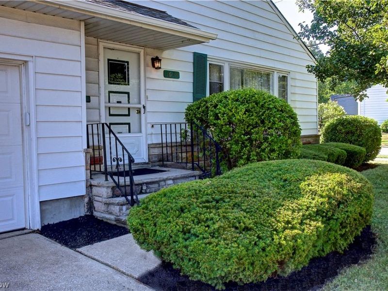 1679 Chelmsford Road, Mayfield Heights, OH 44124 Photo 4