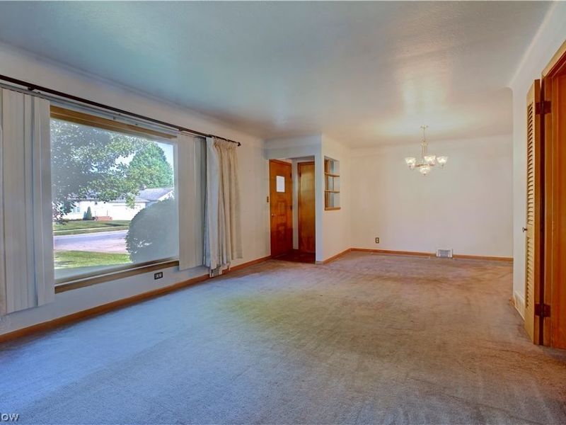 1679 Chelmsford Road, Mayfield Heights, OH 44124 Photo 5