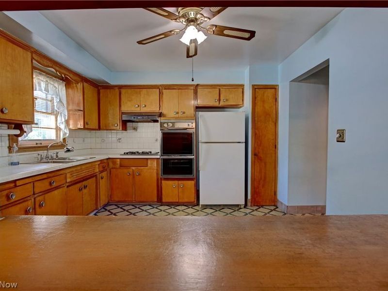 1679 Chelmsford Road, Mayfield Heights, OH 44124 Photo 9