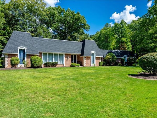 3707 Guilford Dr , Erie, PA 16506
