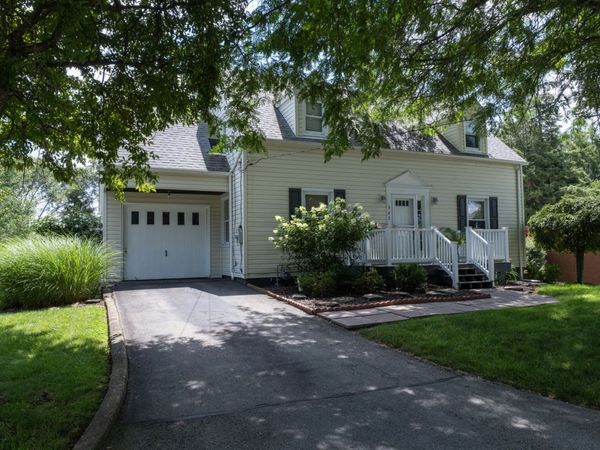 945 Summit Drive, Greensburg, PA 15601