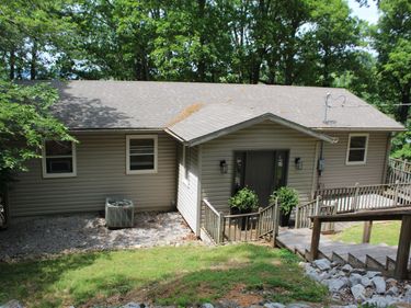 760 Barrett Road, Eddyville, KY 42038