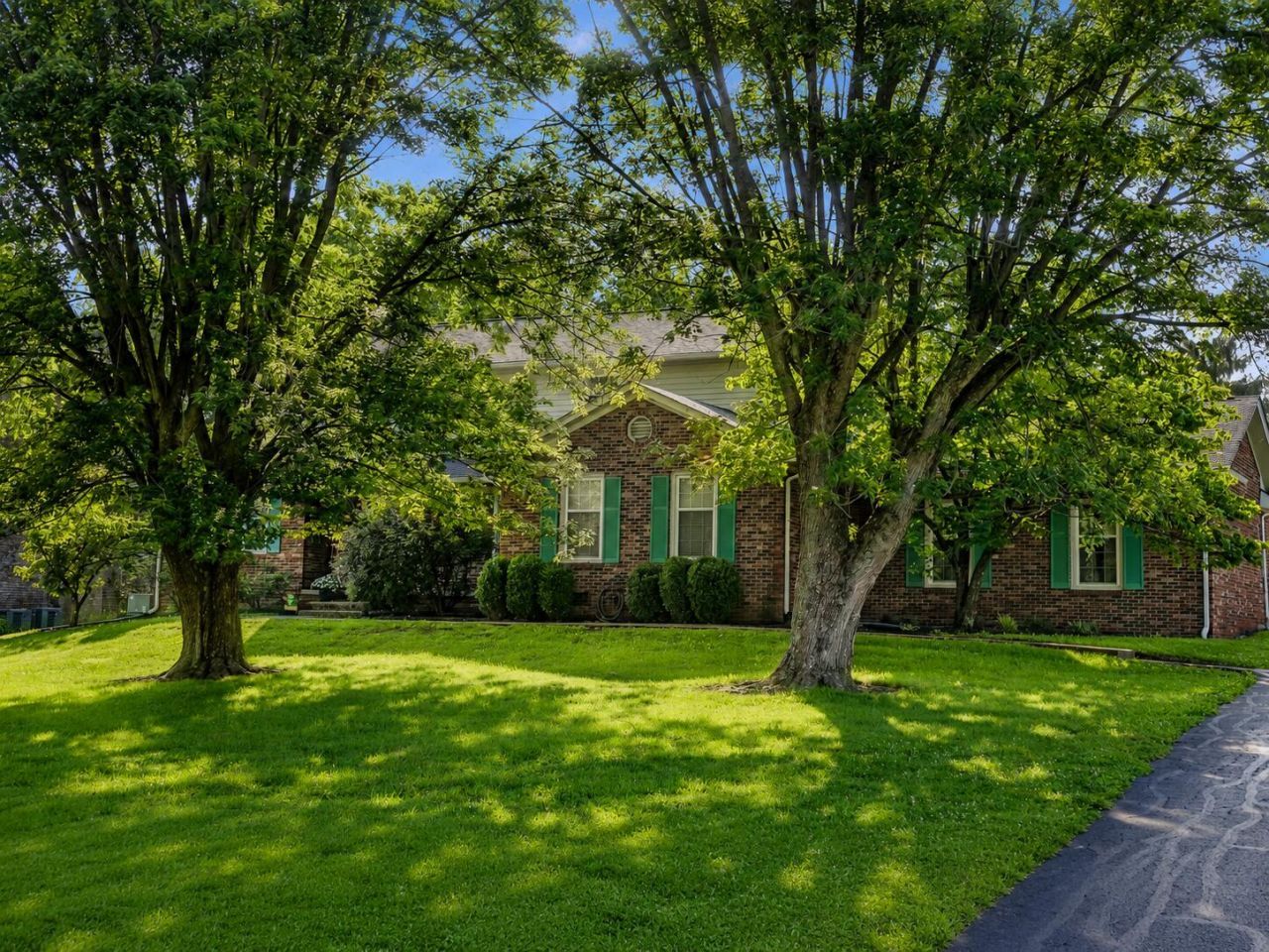 111 Lone Oak Drive, Nicholasville, KY 40356