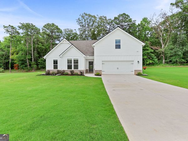 96 Whites Pond Road, Moreland, GA 30259