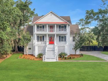 447 Sterling Woods Drive, Richmond Hill, GA 31324
