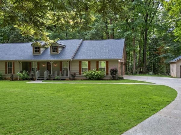 1955 Branchwood Court, Snellville, GA 30078