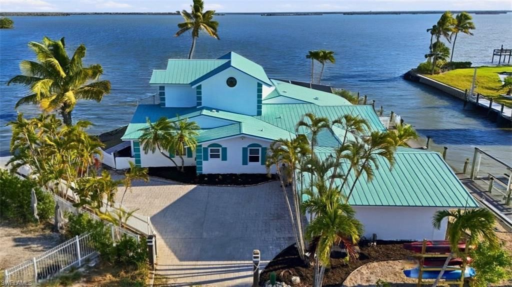 266 Curlew St , Fort Myers Beach, FL 33931 Main Photo