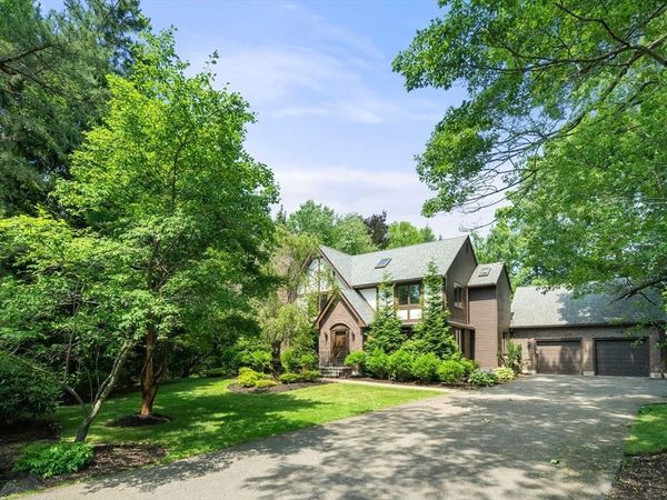 75 Hammond Pond Parkway, Brookline, MA 02467