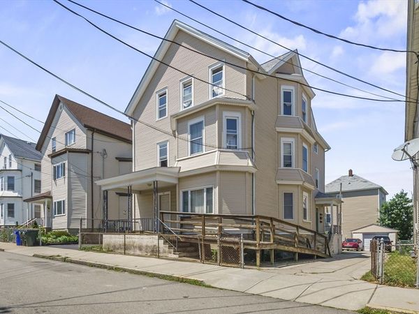 82 Snell St, Fall River, MA 02721