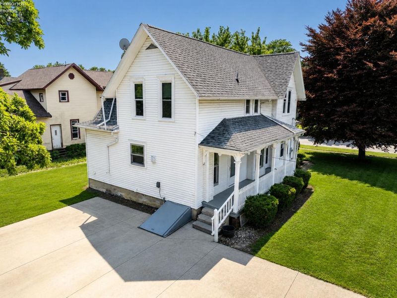 426 N Sandusky, Bellevue, OH 44811 Photo 2