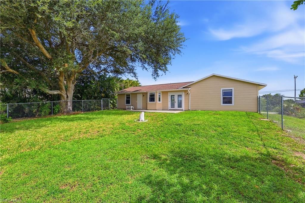 302 NW 5th Ter, Cape Coral, FL 33993 Photo