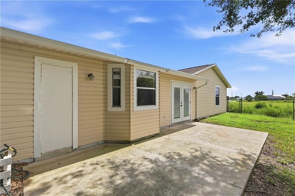 302 NW 5th Ter, Cape Coral, FL 33993 Photo