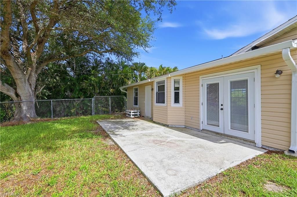 302 NW 5th Ter, Cape Coral, FL 33993 Photo