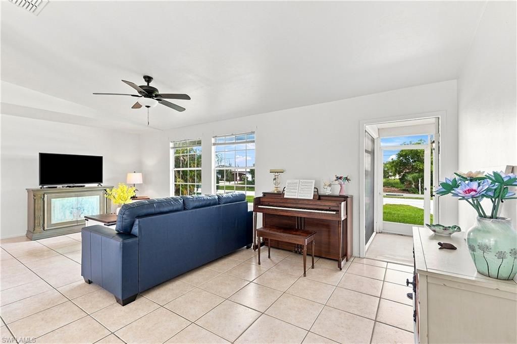 302 NW 5th Ter, Cape Coral, FL 33993 Photo