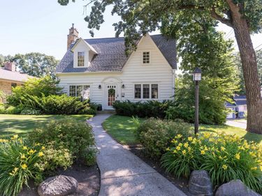 208 N Broadway , Fergus Falls, MN 56537