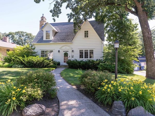 208 N Broadway , Fergus Falls, MN 56537