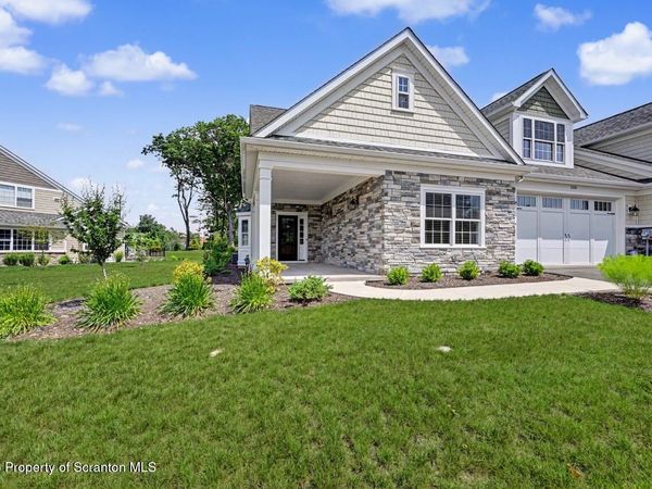 208 Oak Hill Circle, South Abington Twp, PA 18411