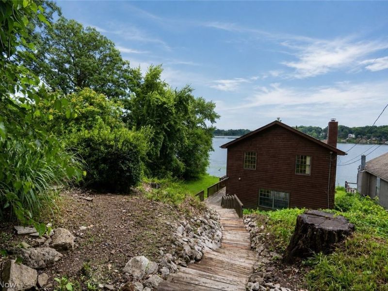 643 Fruit Drive, Coventry, OH 44319 Photo 2
