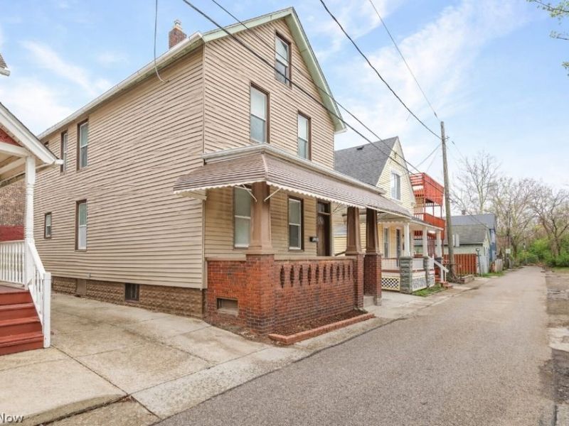 2597 W 15th Street, Cleveland, OH 44113 Photo 2