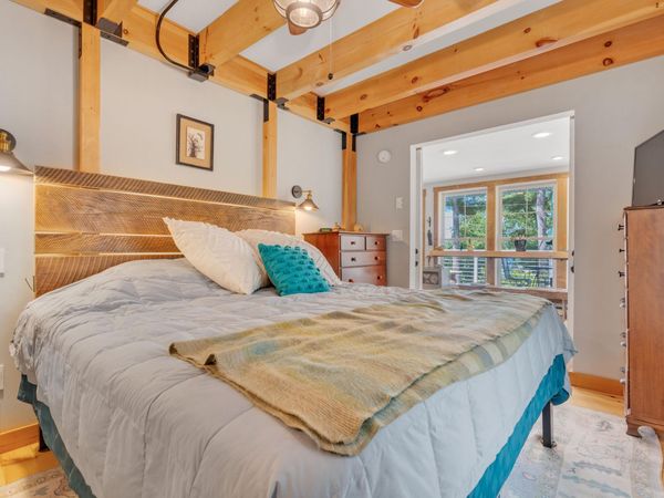 25 Lake Avenue, Windham, ME 04062