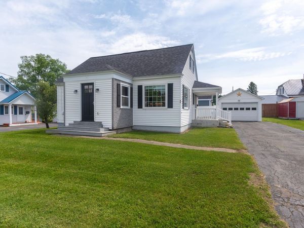 90 19th Avenue , Madawaska, ME 04756