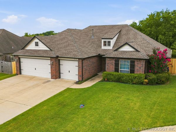 8426 N 76th East Avenue, Owasso, OK 74055