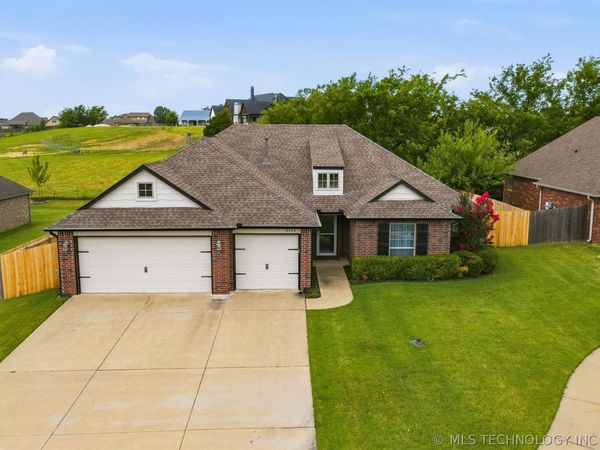 8426 N 76th East Avenue, Owasso, OK 74055