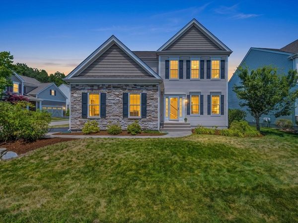 14 Autumn Ridge Dr, Hopkinton, MA 01748