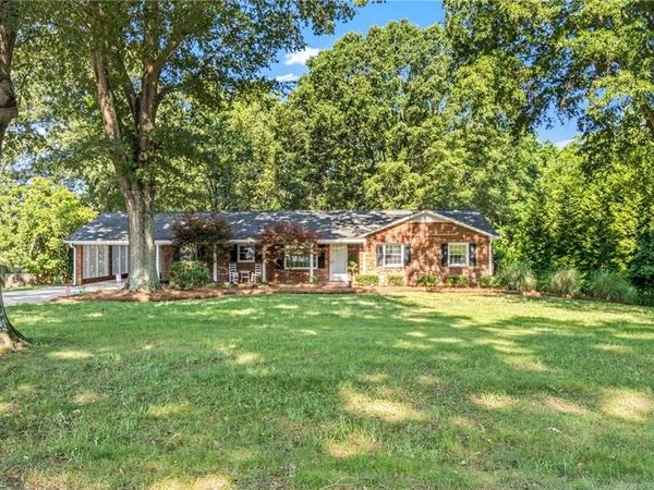 4216 Rayfield Drive , Winston-Salem, NC 27107
