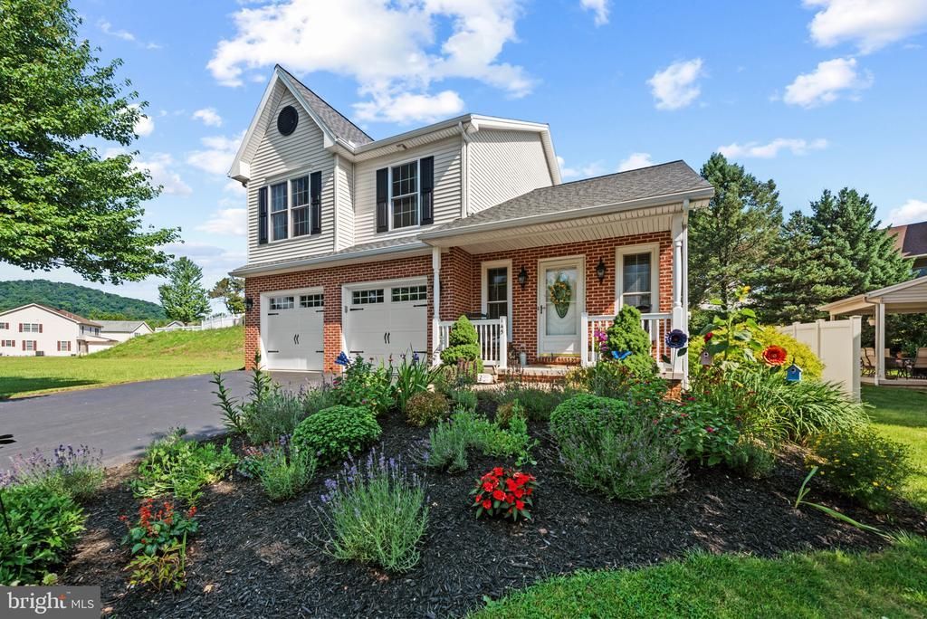 145 LAKESIDE DRIVE, LEWISBERRY, PA 17339