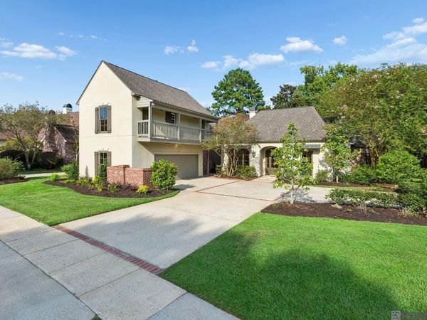 17847 Pecan Shadows Dr, Baton Rouge, LA 70810