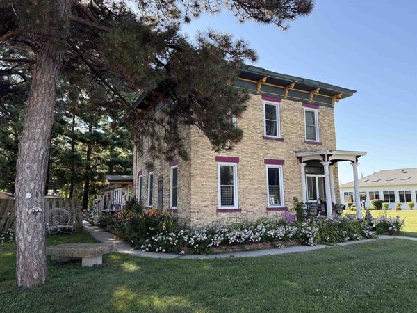 1009 W 3rd Avenue, Brodhead, WI 53520