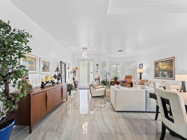 135 Catania Way , Royal Palm Beach, FL 33411