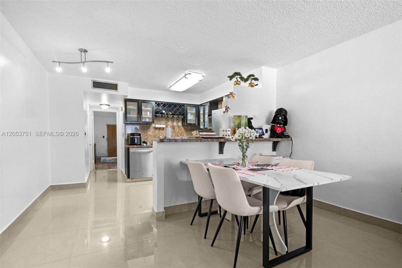4011 N Meridian Ave , Unit 38, Miami Beach, FL 33140 Photo