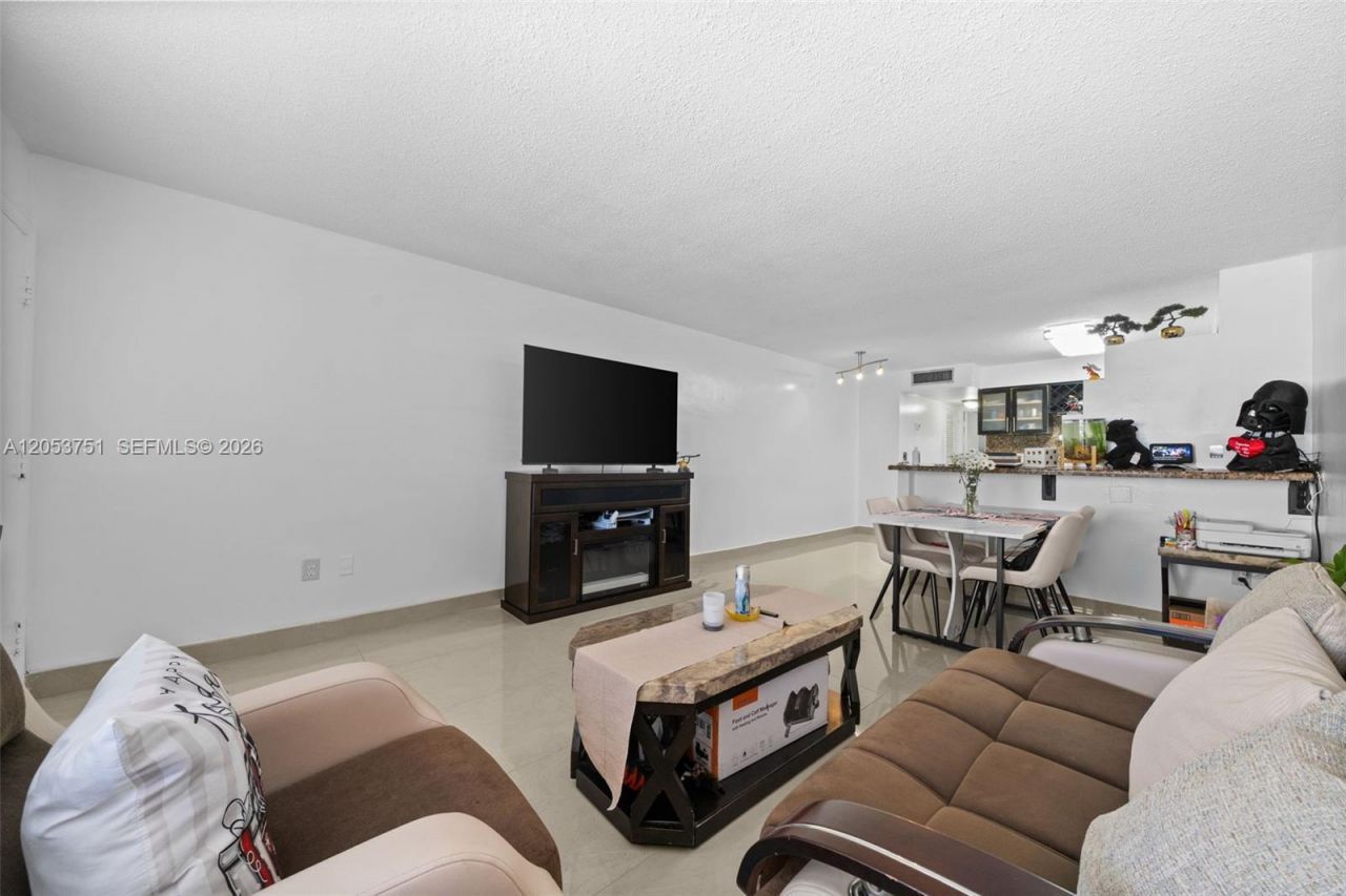4011 N Meridian Ave , Unit 38, Miami Beach, FL 33140 Photo
