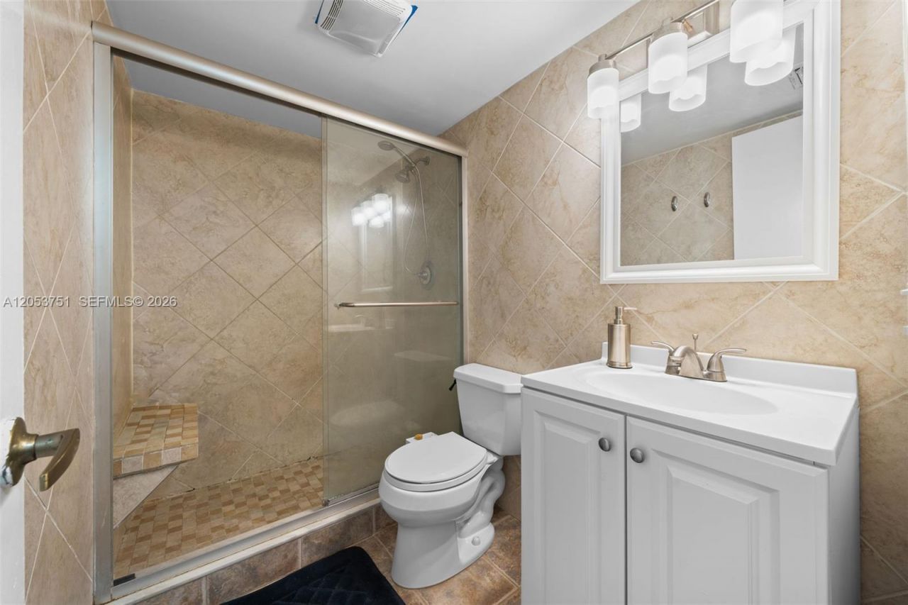 4011 N Meridian Ave , Unit 38, Miami Beach, FL 33140 Photo
