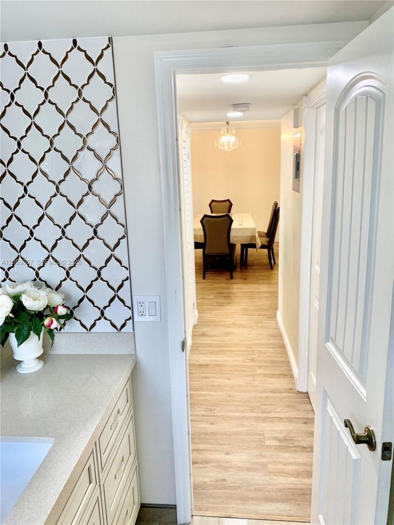 619 NE 14th Ave , Unit 301, Hallandale Beach, FL 33009 Photo