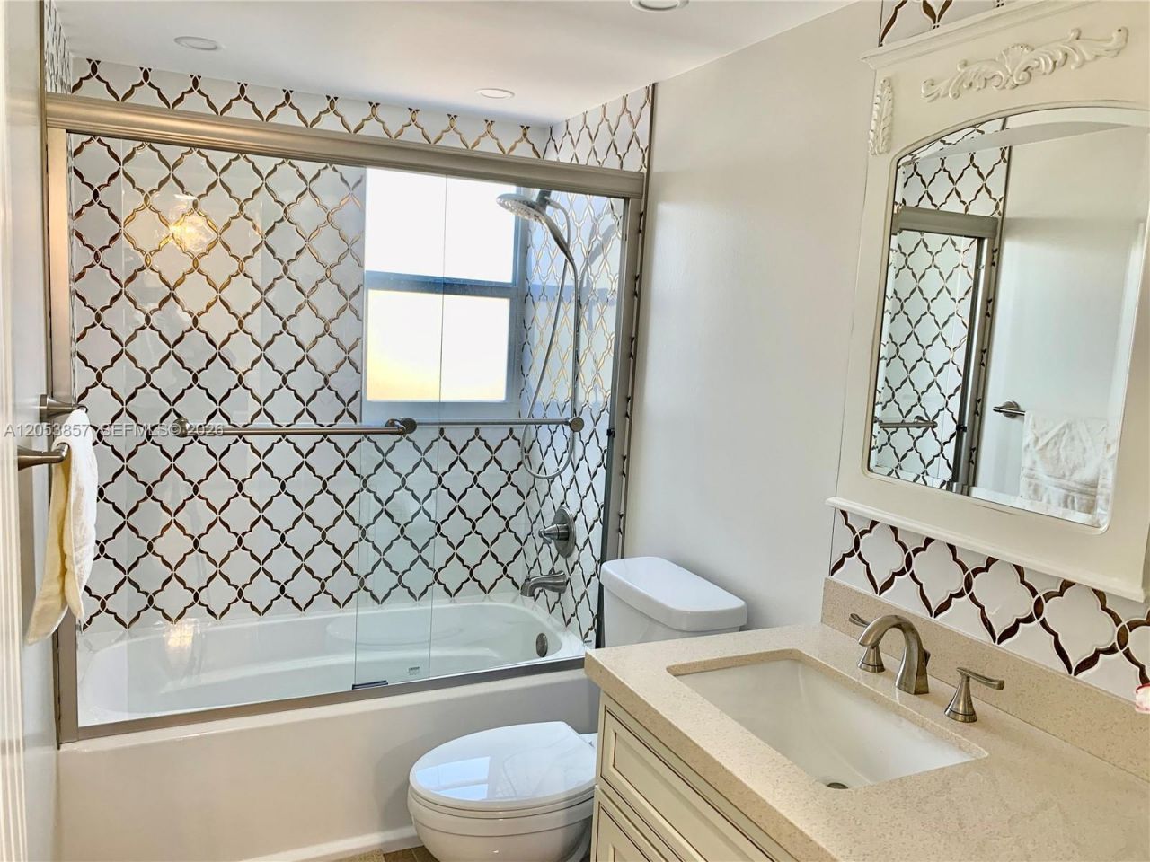 619 NE 14th Ave , Unit 301, Hallandale Beach, FL 33009 Photo