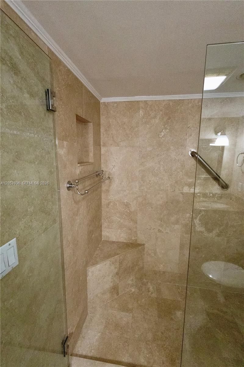 2555 Collins Ave , Unit 308, Miami Beach, FL 33140 Photo