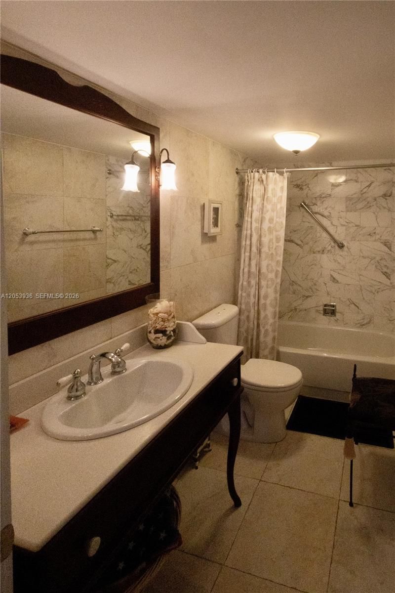 2555 Collins Ave , Unit 308, Miami Beach, FL 33140 Photo