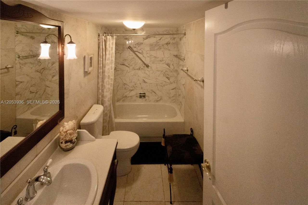 2555 Collins Ave , Unit 308, Miami Beach, FL 33140 Photo